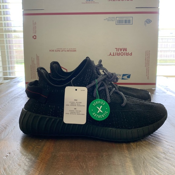 yeezy 350 v2 black reflective box